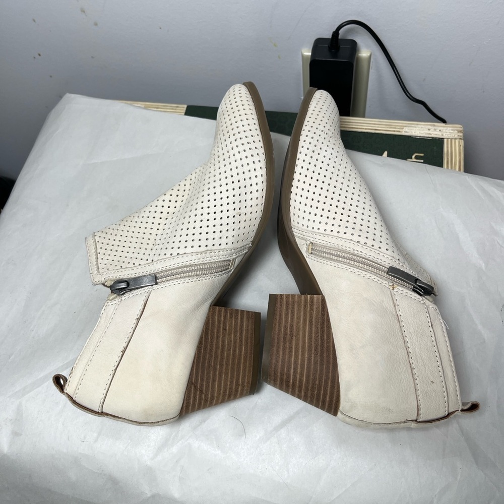Franco Sarto Garfield Perforated Western Leather Bootie Sz 8.5 - Picture 3 of 11